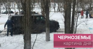 Пользователи соцсетей высмеяли Hummer, застрявший во дворе