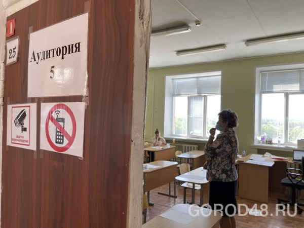 &laquo;Пять рублей под пятку, знания не смывать&raquo;: в Липецке начали сдавать ЕГЭ