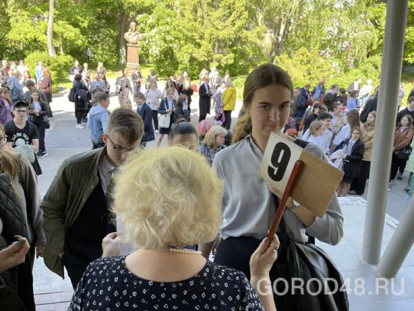 &laquo;Пять рублей под пятку, знания не смывать&raquo;: в Липецке начали сдавать ЕГЭ