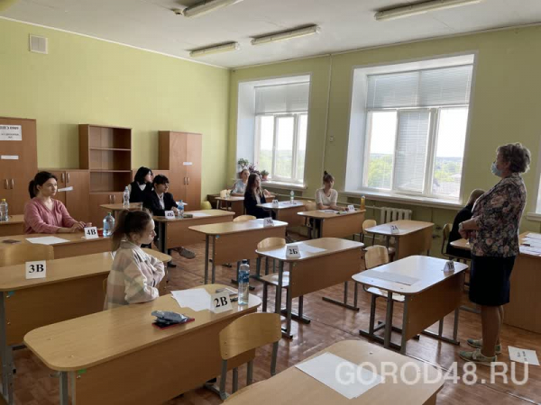 &laquo;Пять рублей под пятку, знания не смывать&raquo;: в Липецке начали сдавать ЕГЭ