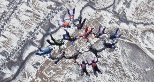 Липецкие парашютистки установили рекорд ЦФО