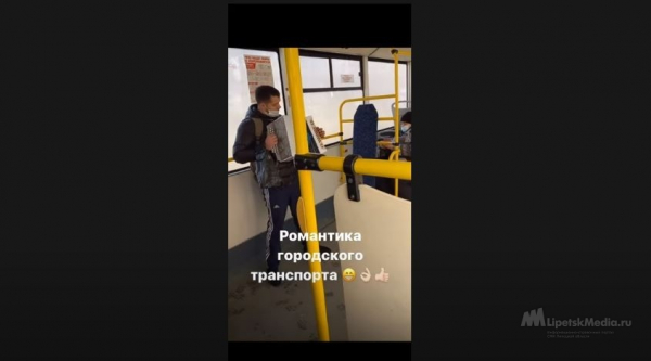 В автобусе Липецка сыграли на гармошке В автобусе Липецка сыграли на гармошке