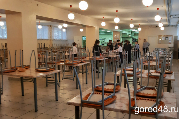 Липецким школьникам не докладывают мяса, зато не жалеют компот