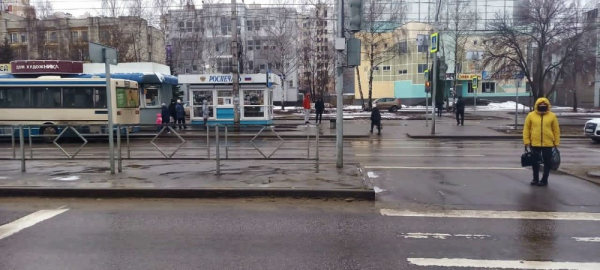 Иномарка сбила девушку на "зебре"
