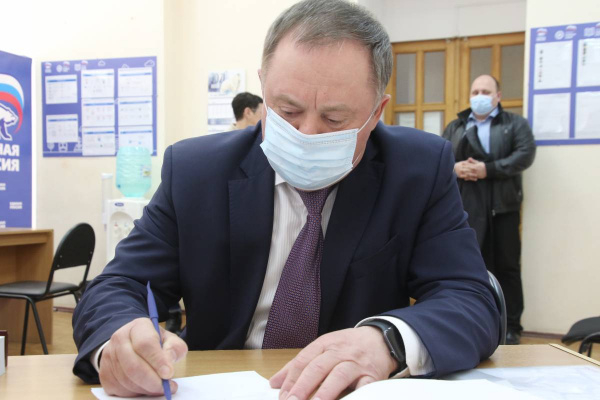 Спикер липецкого облсовета Павел Путилин увеличил за год свои доходы на 1,7 млн рублей Спикер липецкого облсовета Павел Путилин увеличил за год свои доходы на 1,7 млн рублей