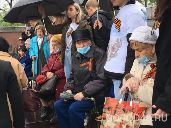 В Липецке проходит парад Победы В Липецке проходит парад Победы