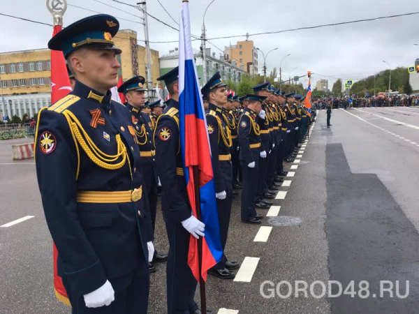 В Липецке проходит парад Победы В Липецке проходит парад Победы