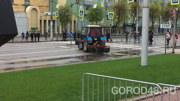 В Липецке проходит парад Победы В Липецке проходит парад Победы