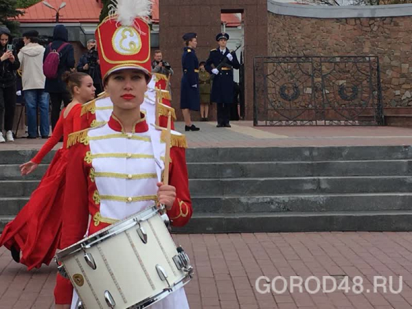 В Липецке проходит парад Победы В Липецке проходит парад Победы