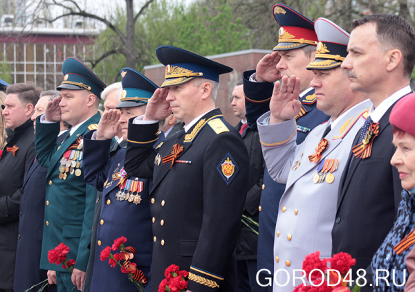 В Липецке проходит парад Победы В Липецке проходит парад Победы