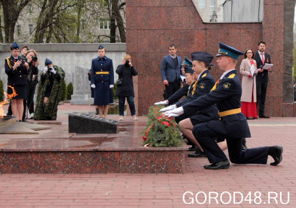 В Липецке проходит парад Победы В Липецке проходит парад Победы