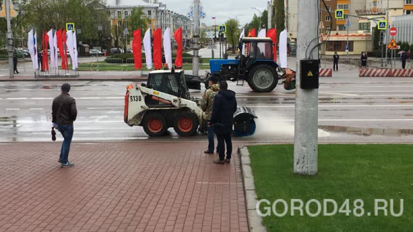 В Липецке проходит парад Победы В Липецке проходит парад Победы