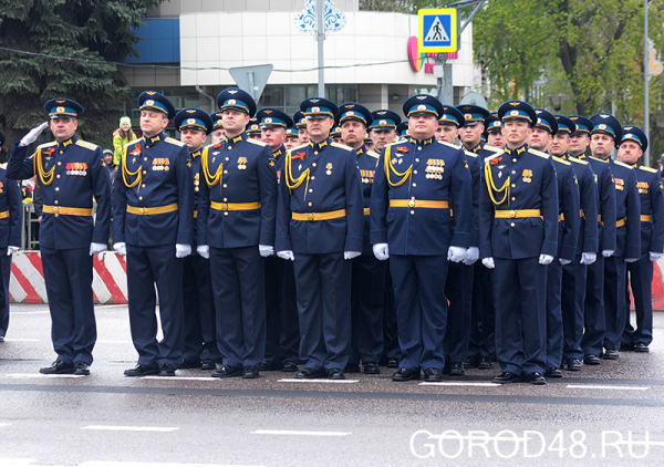 В Липецке проходит парад Победы В Липецке проходит парад Победы
