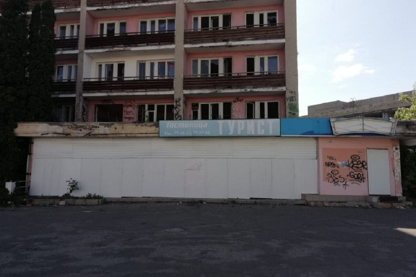В Липецке заблокировали вход в гостиницу «Турист» В Липецке заблокировали вход в гостиницу «Турист»