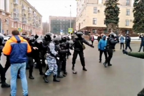 Распылившему на митинге газовый баллончик в лицо полицейским не удалось смягчить приговор Распылившему на митинге газовый баллончик в лицо полицейским не удалось смягчить приговор