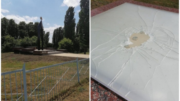 Липчанка срубила топором два светильника с мемориальной стелы в Воловском районе Липчанка срубила топором два светильника с мемориальной стелы в Воловском районе