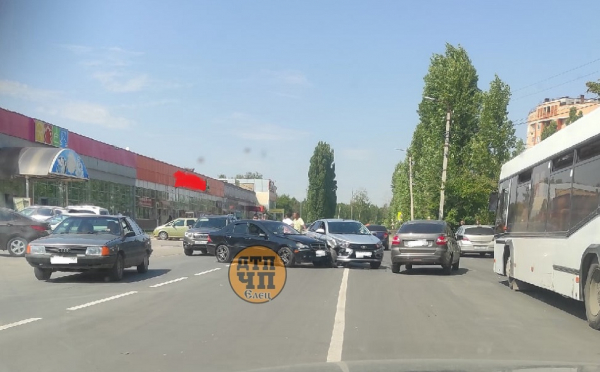 В Ельце водители из-за новой разметки едут по встречке