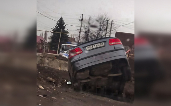 В Грязях пьяный водитель Saab попал в ДТП