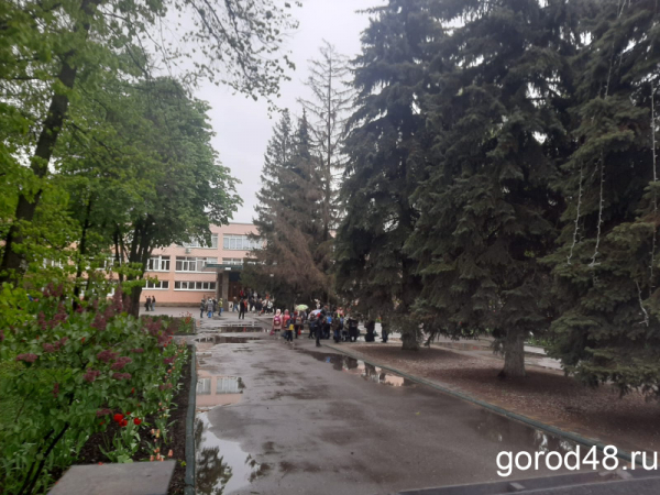 Липецкая вечЁрка: эвакуация администрации, зарплата в 100 000 рублей и митинг милиционеров