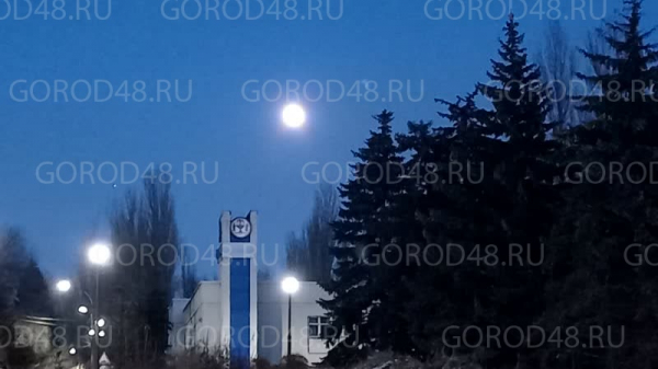 Липецк засветился новогодними огнями