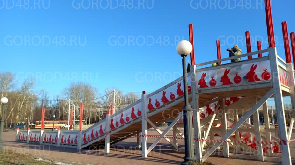 На&nbsp;площади Петра Великого установлена горка с&nbsp;кроликами