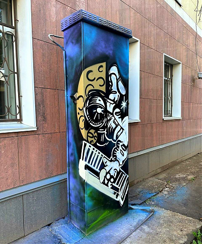 В Липецке ко Дню города техшкафы разрисовали в виде космонавтов, мороженого и минералки