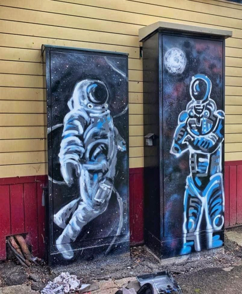 В Липецке ко Дню города техшкафы разрисовали в виде космонавтов, мороженого и минералки