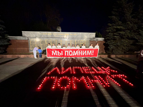 Более 8000 человек прошли со свечами по Липецку в канун Дня памяти и скорби