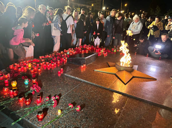 Более 8000 человек прошли со свечами по Липецку в канун Дня памяти и скорби