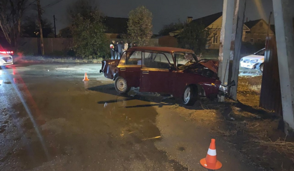18-летний водитель «семерки» в Липецке на Соколе врезался в столб 18-летний водитель «семерки» в Липецке на Соколе врезался в столб
