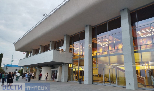 Театральный сезон для юных зрителей в Липецке открыли спектаклем «Маленький принц» Театральный сезон для юных зрителей в Липецке открыли спектаклем «Маленький принц»